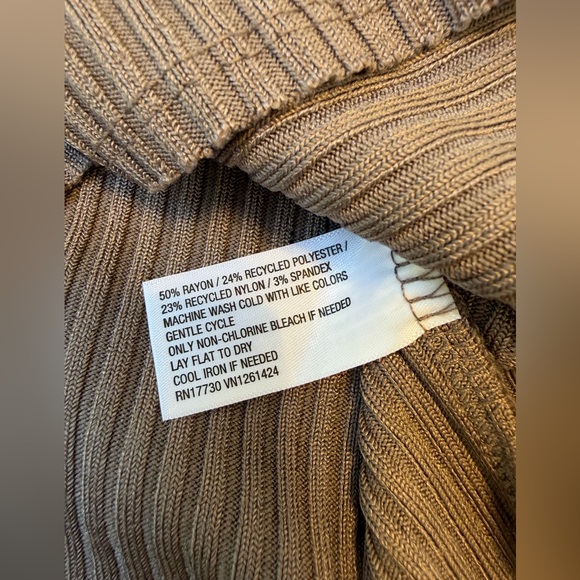 Ribbed Off-Shoulder Long Sleeve Top | NWT | Size S - Picture 8 of 8